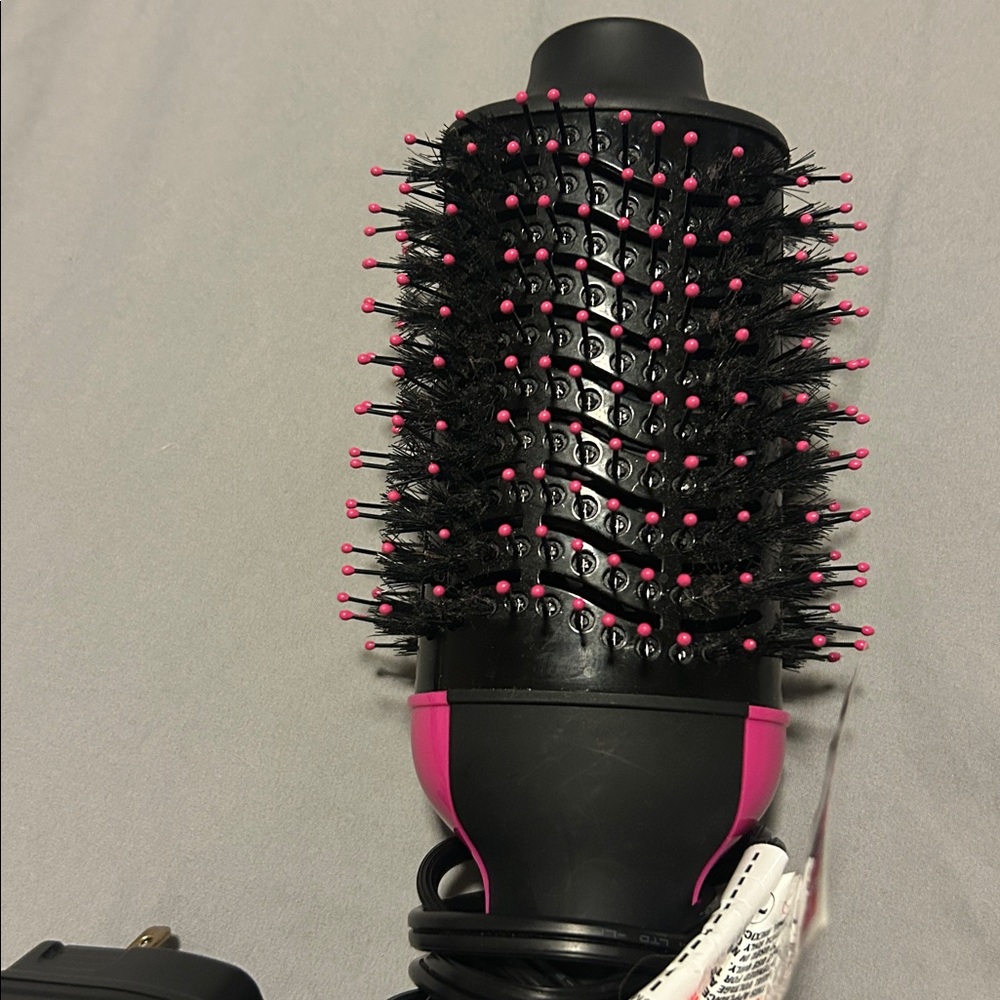 REVLON 2.8 Inch Barrel One-Step Volumizer Hair Dryer and Styler | 1.0 Volumizer - Picture 3 of 6